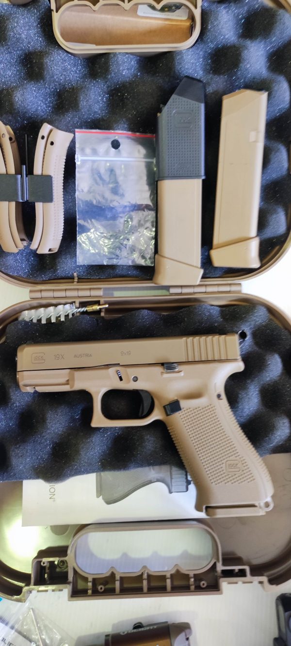 GLOCK 19X 9*19mm + crosse B&T + accessoires 70% du neuf